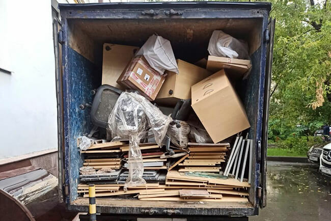 Газель, загруженная мусором Газель, загруженная мусором, подготовленная к вывозу